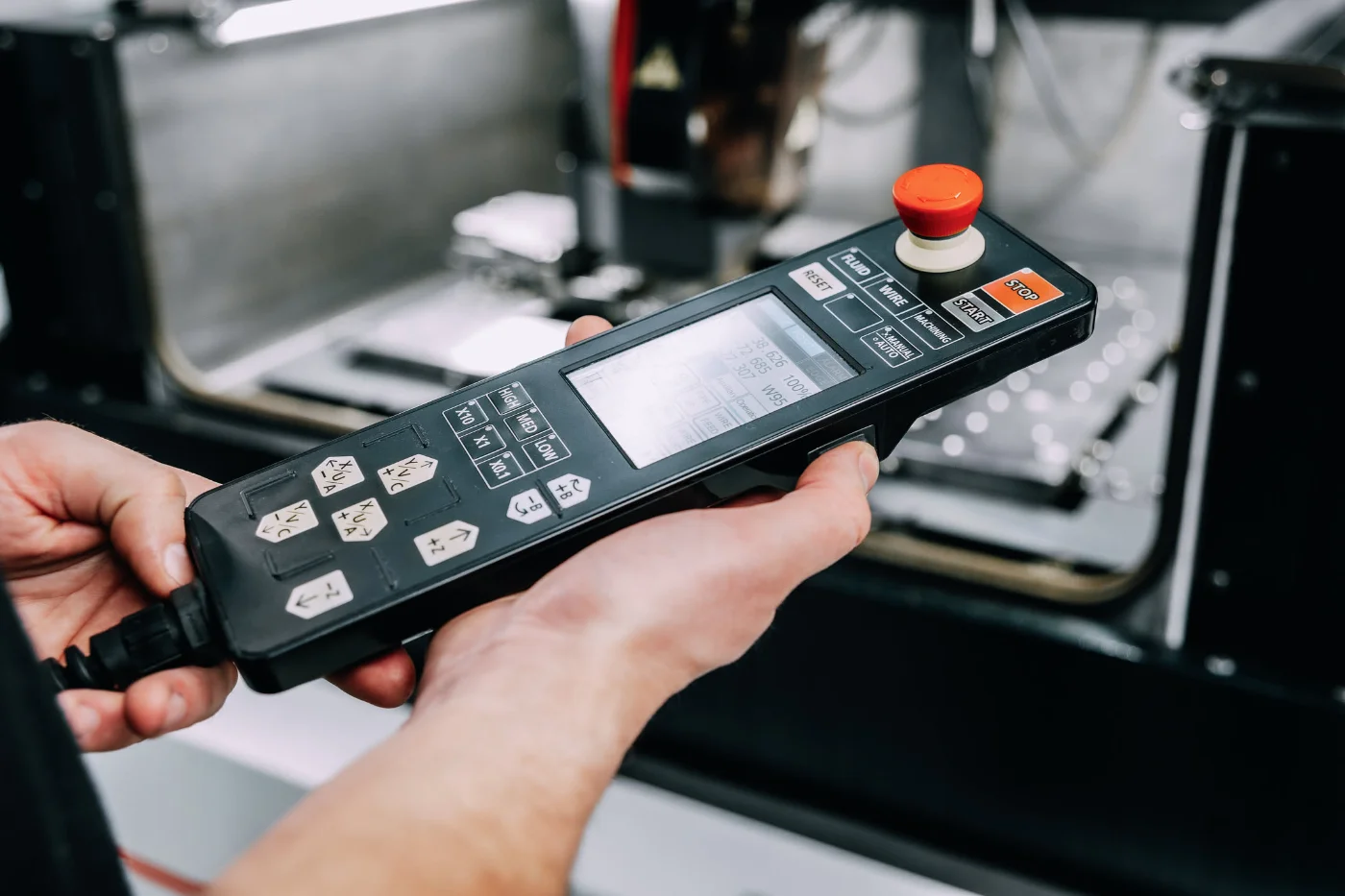 Handbediengerät einer Maschine für Funkenerosion